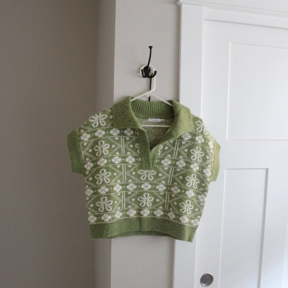 Lush Cropped Raglan V-Neck Sweater with Collar